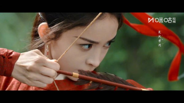 陆江来悬崖采茶遇险，荣善宝射蛇救敌