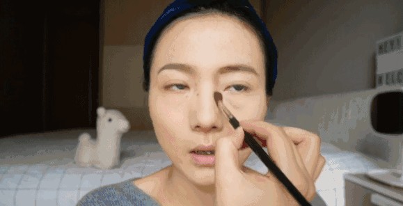 美妆小白赶紧看过来！有了这些化妆小技巧，轻松学会明星仿妆！