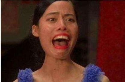 都被星爷给骗了, “龅牙珍”的颜值如此真高，与儿子合照太漂亮