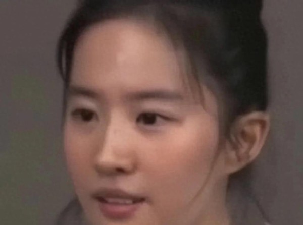 刘亦菲素颜杀疯了？37岁神仙姐姐的真实美颜暴击