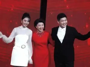 一年百八十万不够用？演员闫学晶上演“凡尔赛”式哭穷，网友炸锅