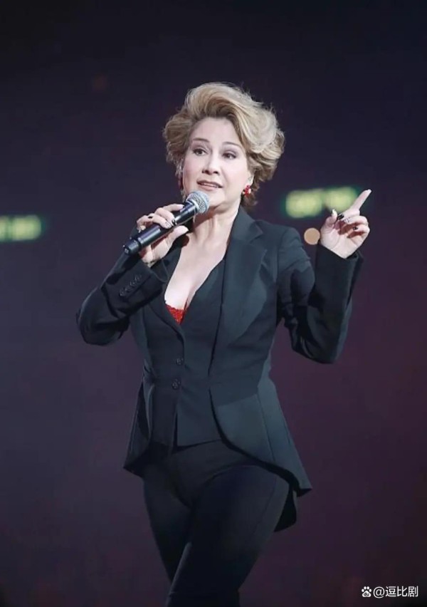 香港娱乐产业的黄金时代，香港十大明星你认识谁？