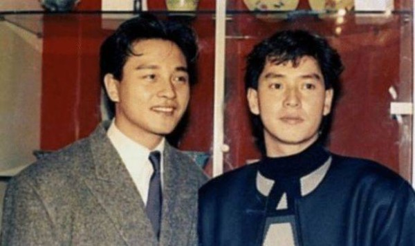 香港歌坛巨星因车祸成残废，老婆果断抛弃，如今晚景凄凉