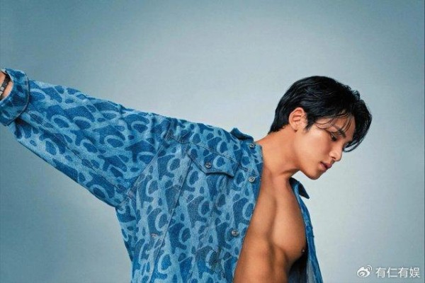 奉先男艺人：娱乐圈的雕塑男神与全能偶像