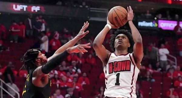 阿门将来肯定成大明星!找准位置很重要,别老变来变去