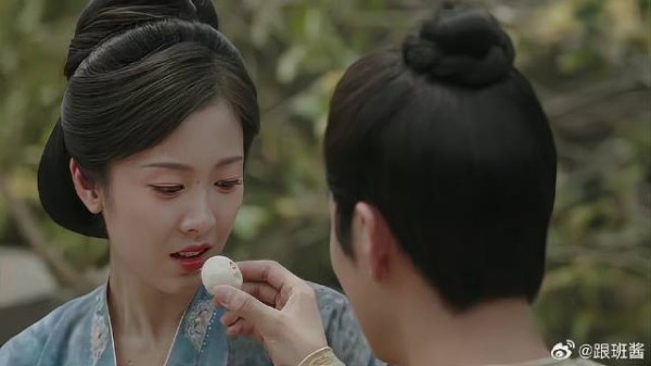 胜意被亲爹辱骂，吸血鬼哥哥拿她钱，弟弟举作让她感动