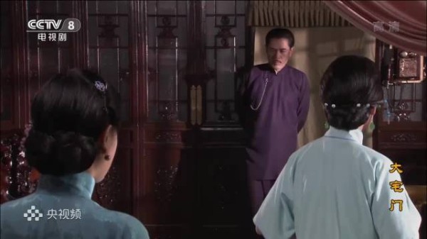 《大宅门》槐花揭杨九红窑姐身世,九红撞缸寻死