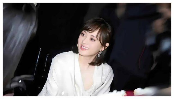 孙俪重塑形象，新造型引热议，背后秘密惊人。