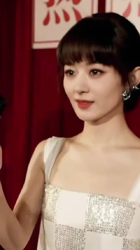 赵丽颖好美好萌，明晚 7:30腾讯➕央八小城大事开播