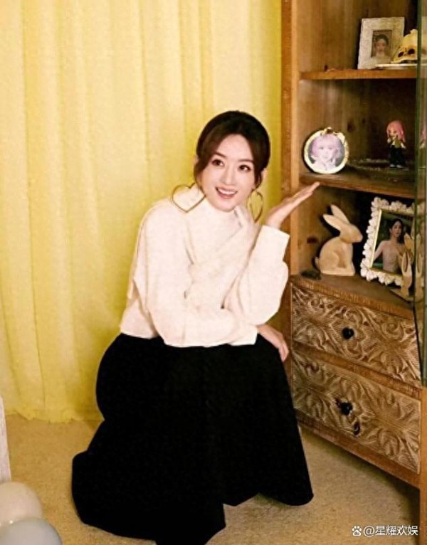 赵丽颖38岁庆生照曝光,纯净眼神令人心动,抱手捧兔子蛋糕太甜了