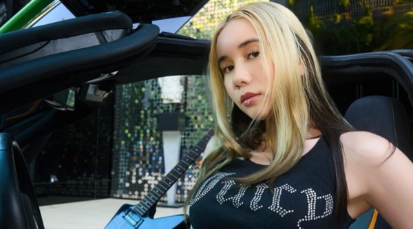 这位18岁的说唱歌手三小时赚了一百万美元——谁是Lil Tay?