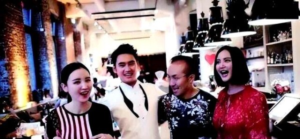 明星与制片人低调十一年：从相遇到成就的默契之旅