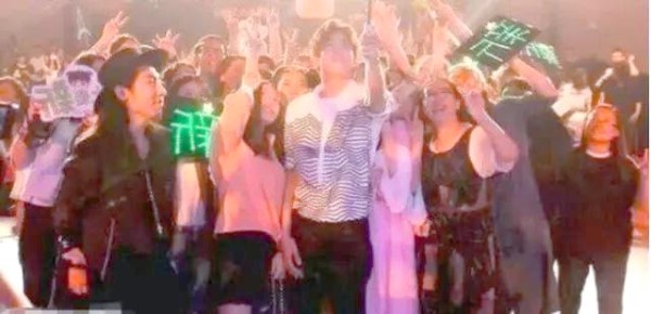 国内外明星文化差异与粉丝心态探讨