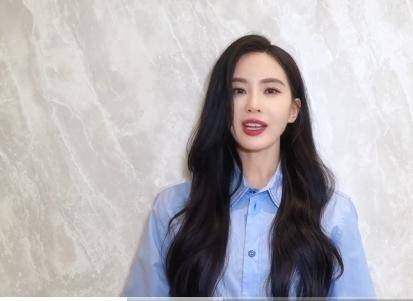 元宵节明星集体营业，周冬雨晒素颜照，刘诗诗王源给粉丝送祝福