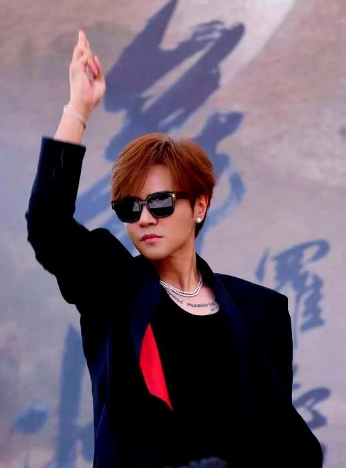 罗志祥：从微笑忧郁症到家庭责任的多重人生考验