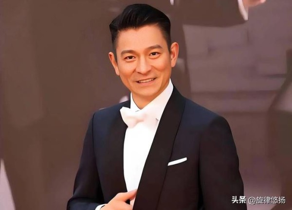 刘德华朱丽倩机场视频最新画面 私下相处模式曝光