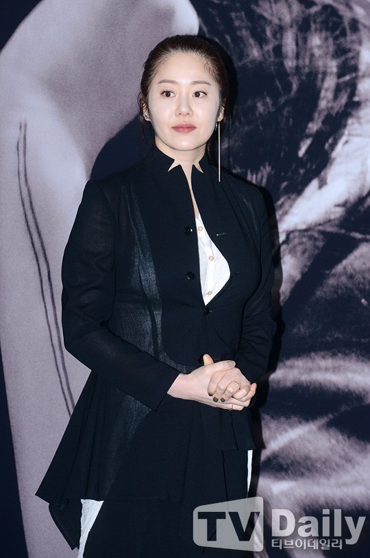 高贤贞手脚三度烧伤：治疗康复中