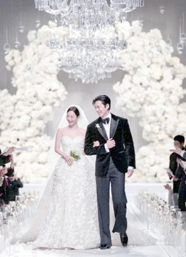 金宇彬与申敏儿婚礼：奢华背后的私密与争议