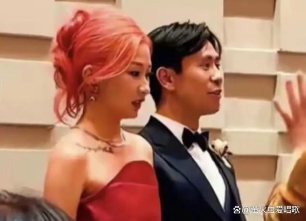 反差萌!刘欢女儿婚礼太低调:无明星无闪光灯,茅台配家常,亲情比排场动人