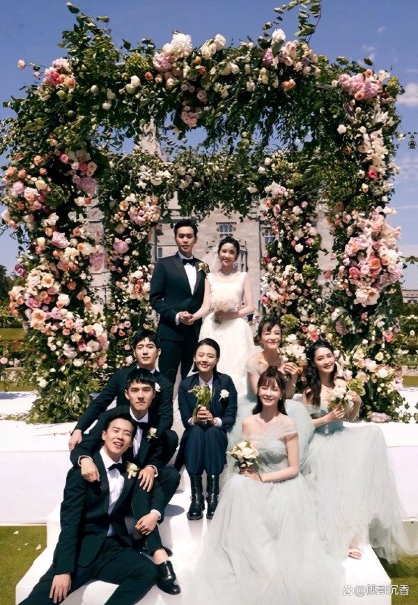 众星云集见证邱许婚礼 低调仪式背后的情感深意