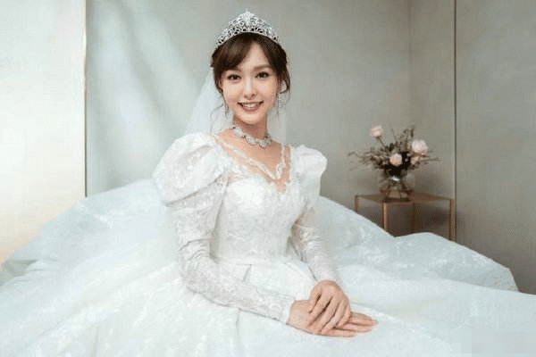 女明星婚纱价格: 昆凌46万, 张馨予却只有刘诗诗的零头
