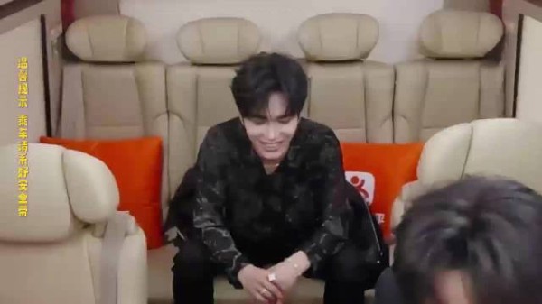 王鹤棣自曝春熙路街拍入行,现携新作热播中