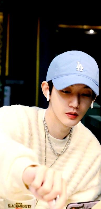 明星动态与八卦揭秘：从资产转移说到绯闻丑闻