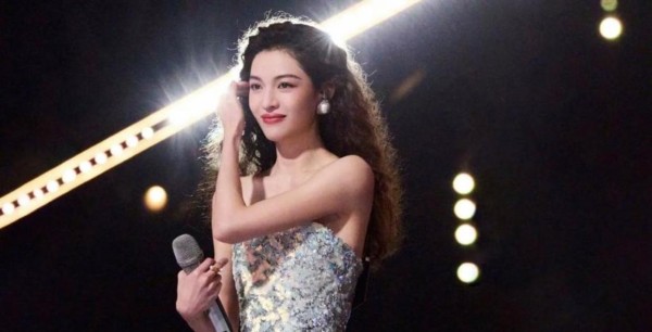 最扎心的不是钟楚曦不如刘亦菲漂亮,而是她用行动揭示了娱乐圈的真实竞争残酷、实力与资源的巨大差距