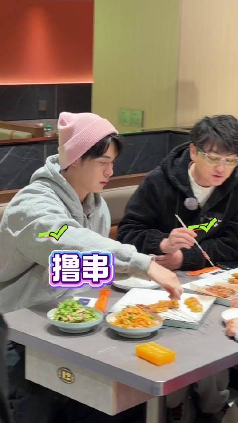 热雪团李哲霆张晓谦吉林撸串,松花湖雪季群星闪耀