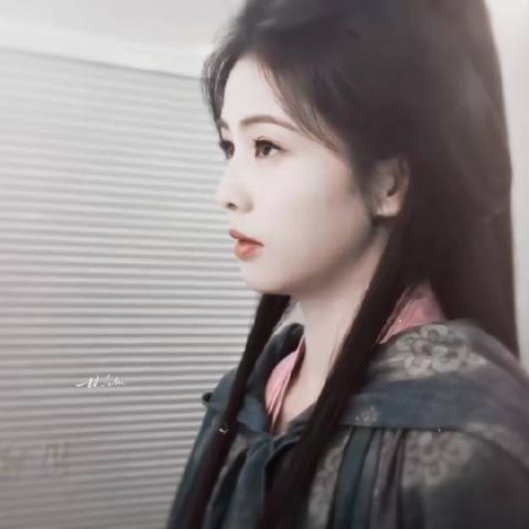 我说我看这个视频看哭了,然后!又挑拨离间我们三个人的感情 我哪里偏心了