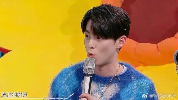 王鹤棣在线回顾，经典造型西瓜头，真是看一次笑三回！