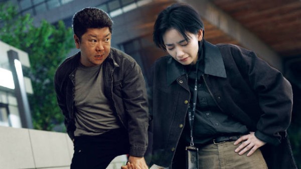 刘雅瑟《剥茧》老万牺牲祝队陷双重悲伤