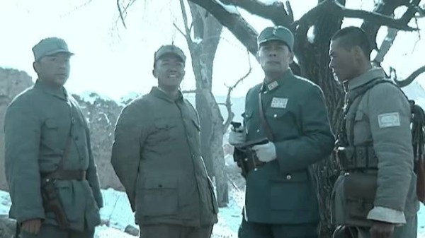 亮剑：楚云飞赠枪李云龙，雌雄之争暗藏玄机，结局出乎意料！