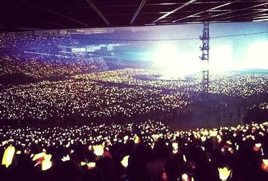 追星族的消费行为解析:为什么他们愿意为偶像花钱