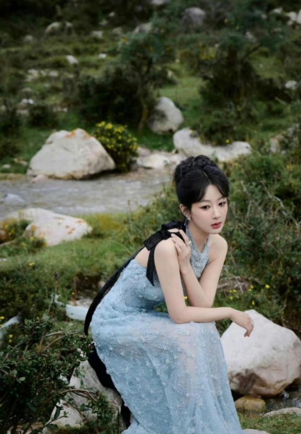 杨紫剧里吻过的男明星揭秘：高原拍摄背后的故事与粉丝见面