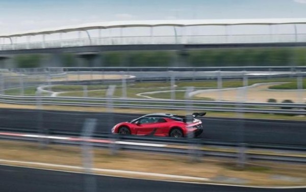 多少车企都坐不住了，比亚迪2024年净利润达402亿，十年翻了百倍，实力碾压竞争对手-有驾