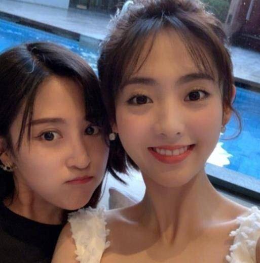 经纪人颜值太高,杨紫张天爱压力大!粉丝:她们可以出道了