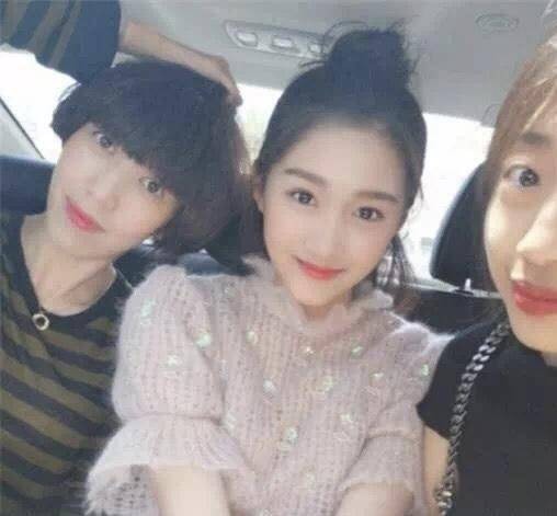 经纪人颜值太高,杨紫张天爱压力大!粉丝:她们可以出道了