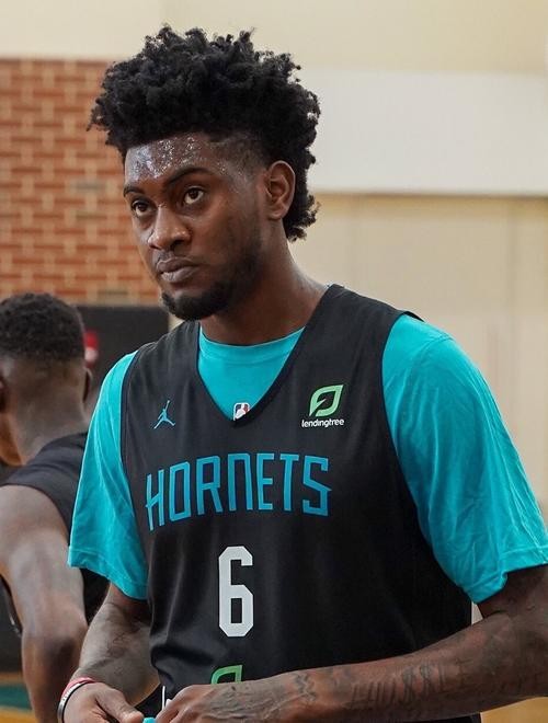 贾米尔尼尔森是谁？3分钟带你了解这位篮球明星！