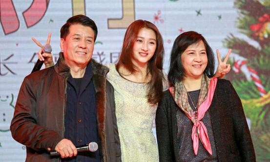 “国民闺女”关晓彤来头这么大：背景深厚，原来除了鹿晗还有他们