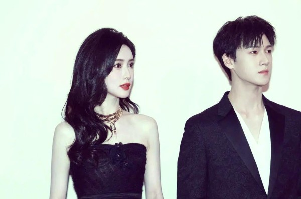 明星荧幕搭档的温馨时刻与追星文化的启示