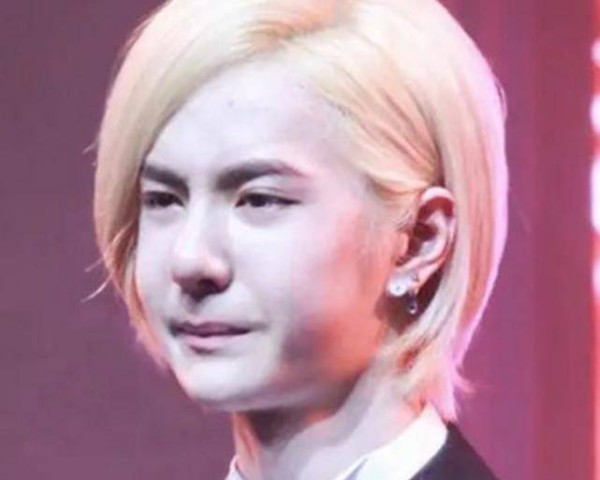 没背景的演员有多心酸?王一博成公司备胎,彭昱畅被迫跳海17次