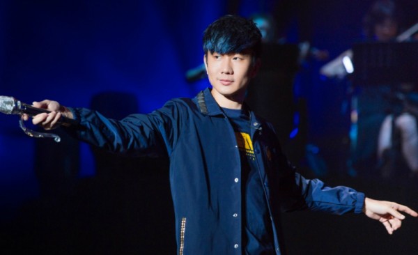 娱乐圈从不抽烟的四大明星，林俊杰上榜，你们最喜欢哪个小鲜肉