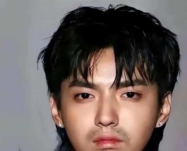 吴亦凡坐牢四年后境况更糟？对比李易峰现状，他如何从顶流到如今