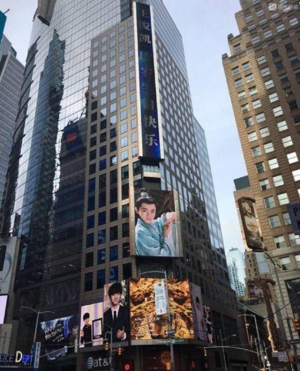 细数被粉丝送上纽约时代广场的明星，TFBOYS、郑爽、朱一龙