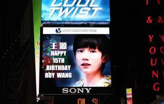 细数被粉丝送上纽约时代广场的明星，TFBOYS、郑爽、朱一龙