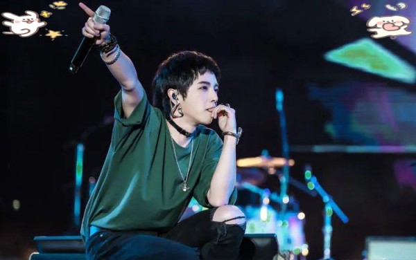 华晨宇:从身材到气质的独特魅力