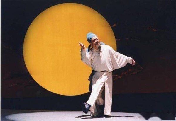 李白借《从军行》抒发自己的从军梦，手中有剑气，胸中有韬略