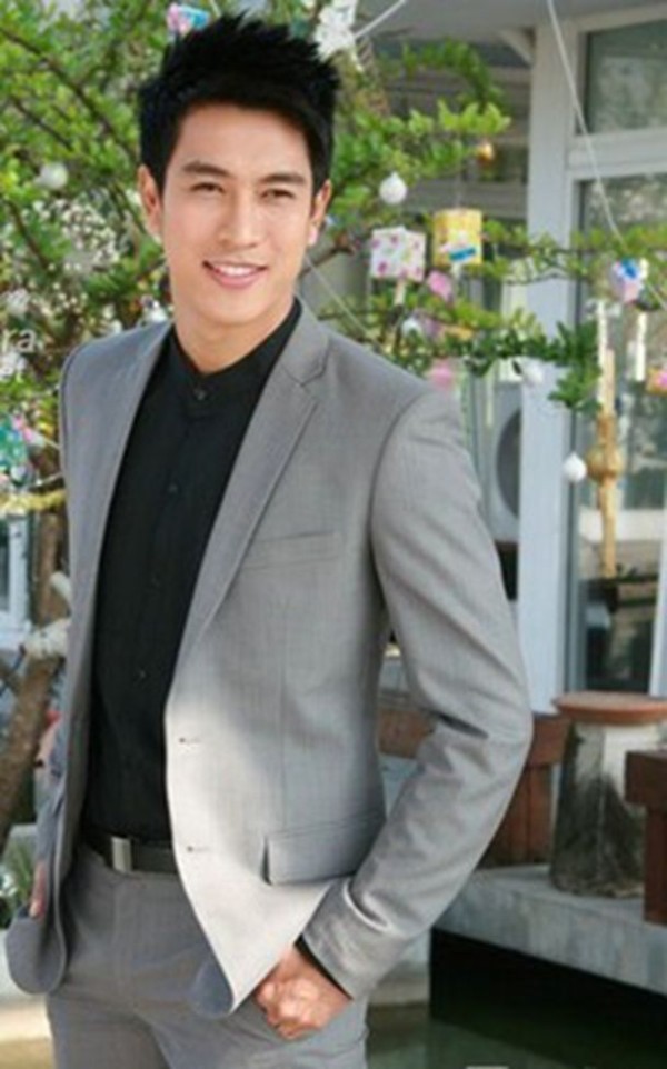 双人床上做的运动剧烈打扑克