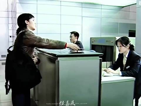 简简单单地又在评论区吃美了，这段已经火了快半年了总是能刷到新的剪刀手剪